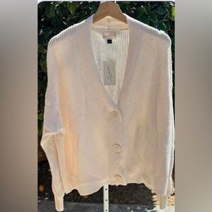 Plus size Universal Threads Cream Button-Up Cardigan size XXL.
New with tags